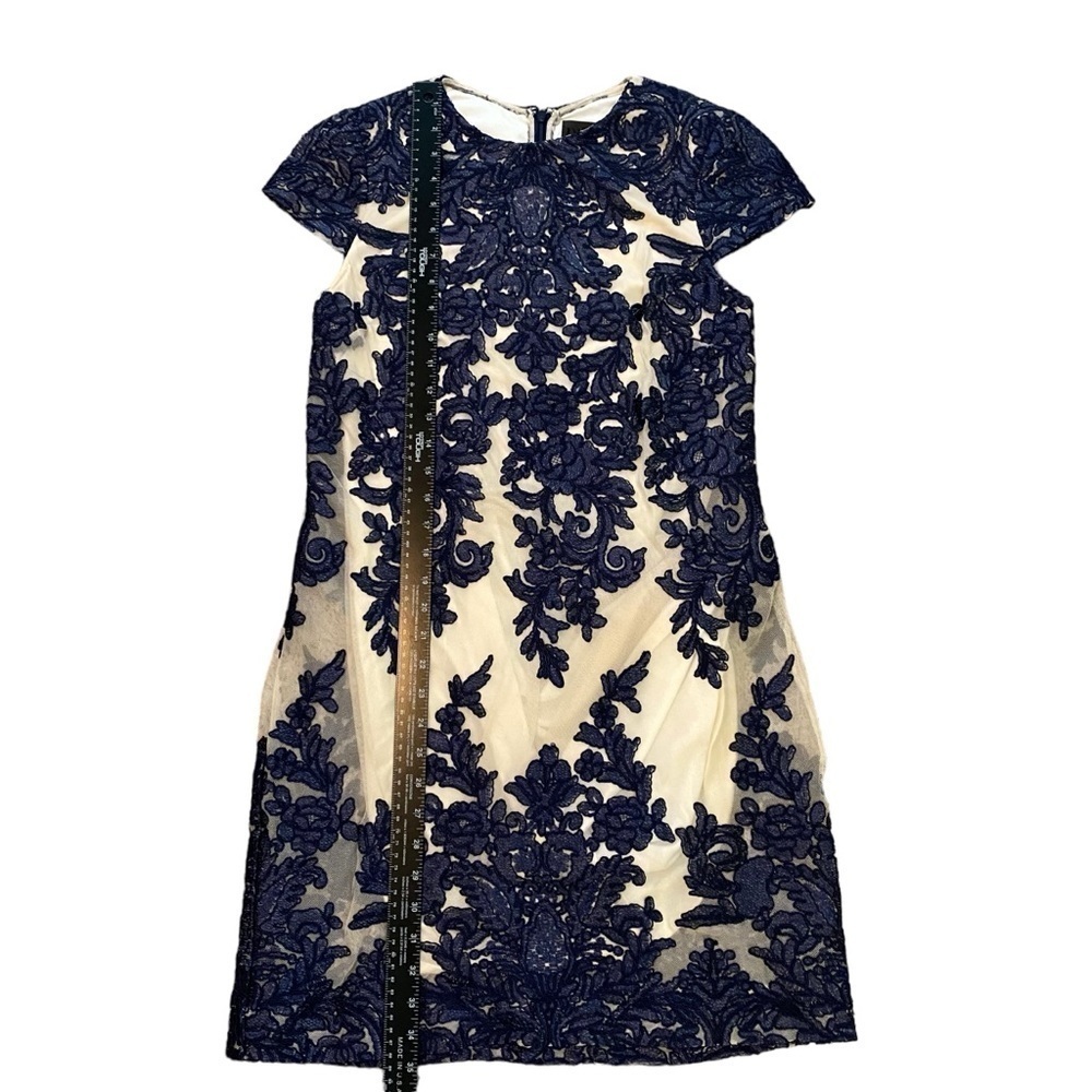 Vera Wang Navy Blue & Ivory Embroidered Lace Lined Shift Cocktail Dress Sz 4 - Picture 9 of 12